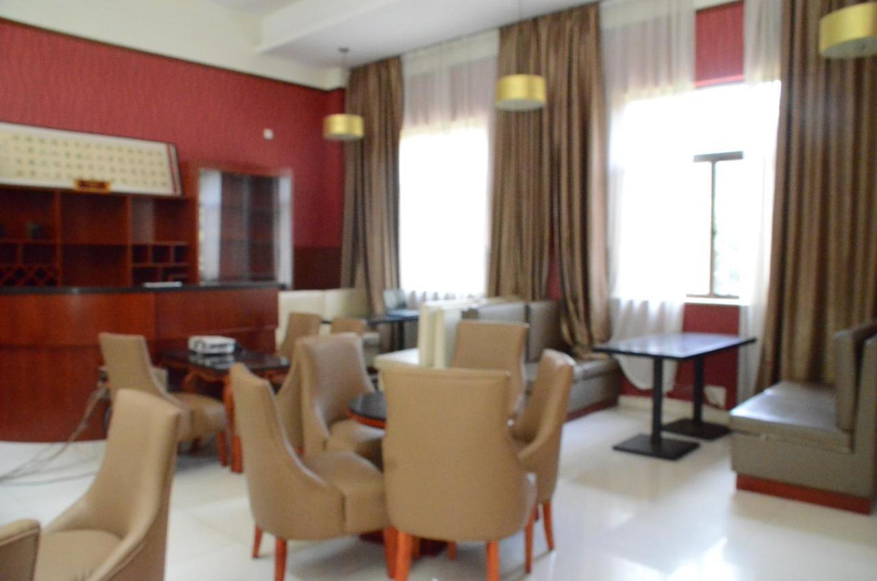 Soluxe Club International Hotel Nairobi Exterior foto